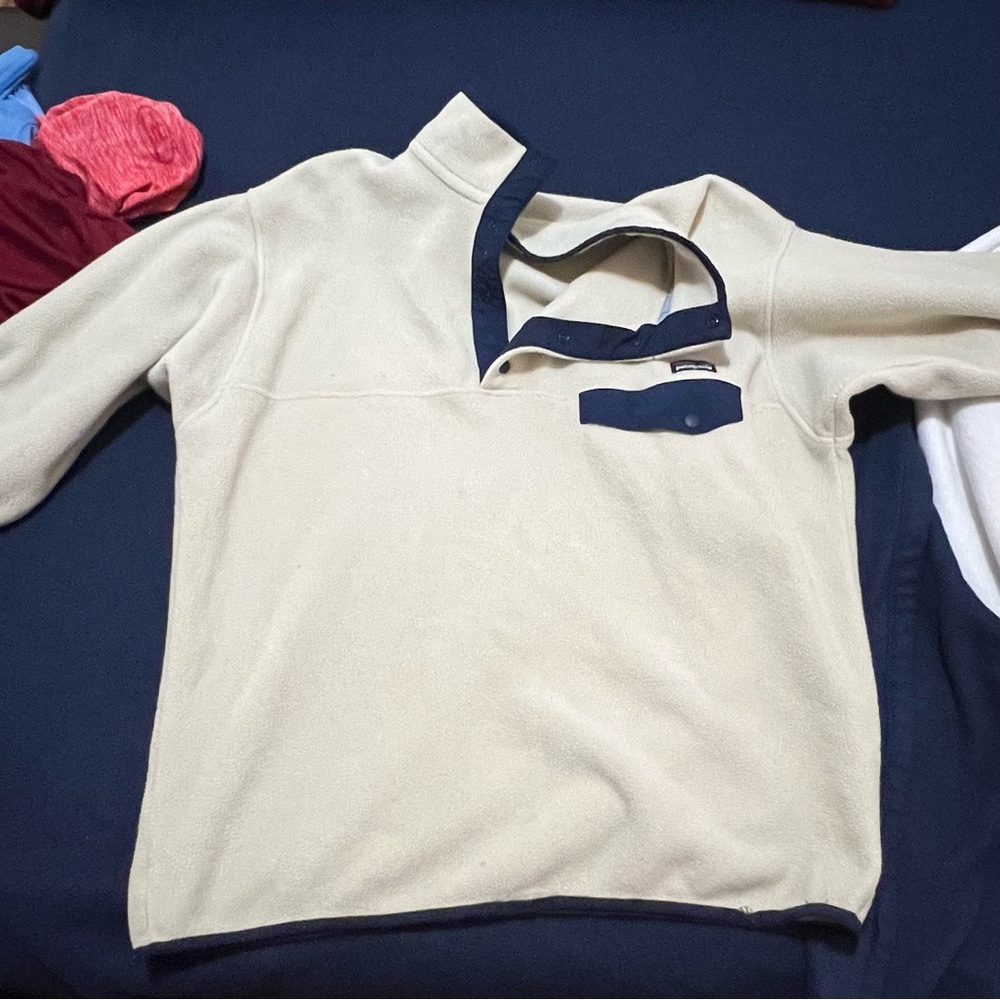 Patagonia Men's Medium White and Navy Fleece